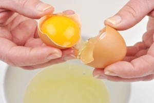 Маска на яйце