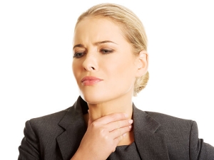 Что делать, если болит горло после промывания миндалин