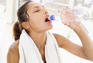 Нужно ли употреблять воду во время тренировки