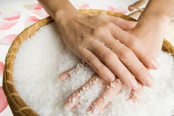 Как делать солевые ванночки для ногтей
