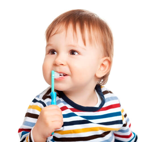 С раннего детства дети должны чистить зубы