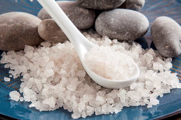 Лечение насморка морской солью 