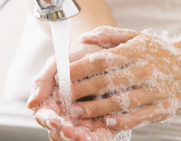 Мойте руки с мылом 