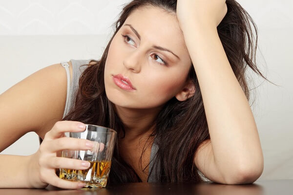 Признаки алкоголизма у женщин