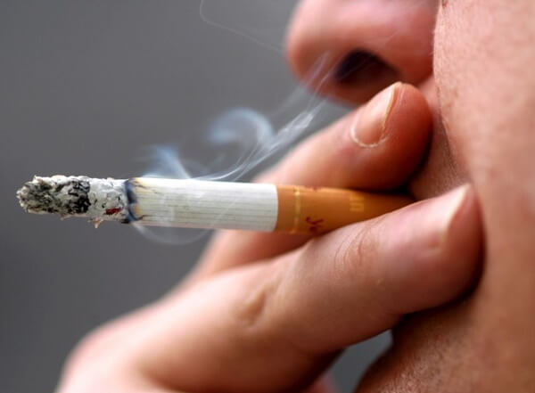 Разрешено ли вдыхать табачный дым после процедуры