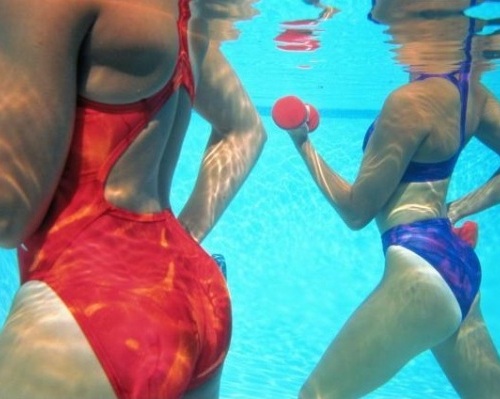 Упражнения в бассейне от грыжи 