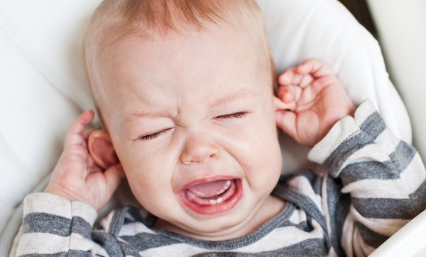 Зуд в ушах у детей