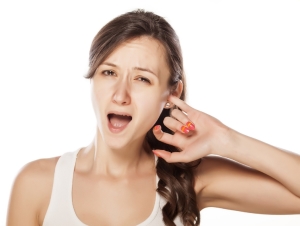 Закладывание ушей при заложенности носа: что делать