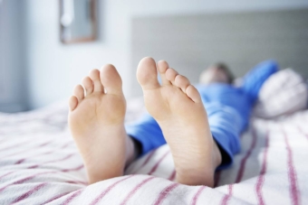 Как избавиться от синдрома беспокойных ног в домашних условиях