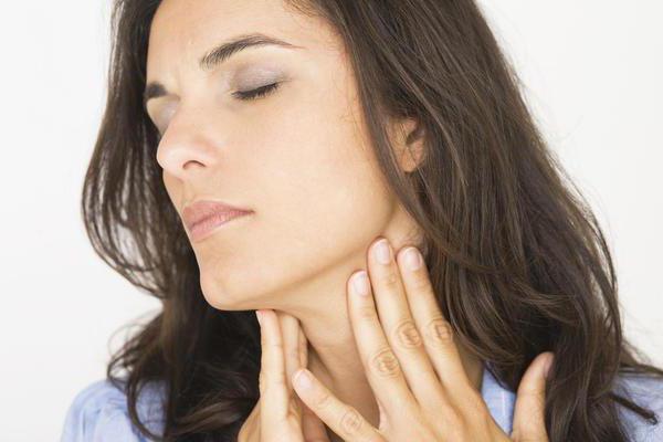 Першение в горле и сухой кашель