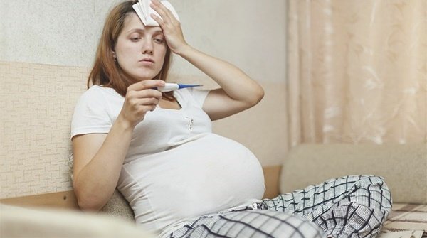 Причины возникновения насморка при беременности