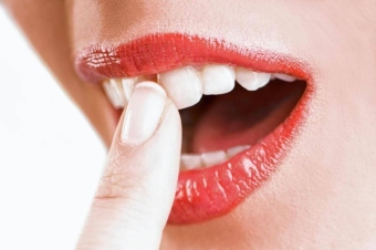 Укрепление десен и шатающихся зубов народными средствами